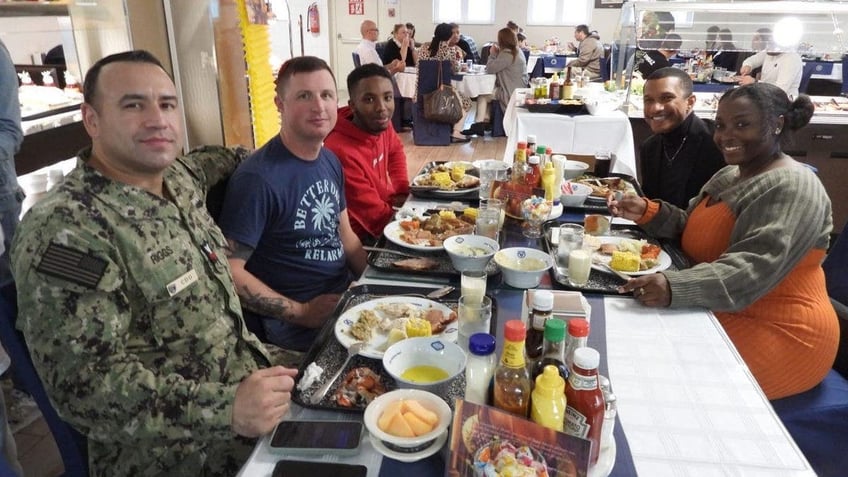 see the photos us troops celebrate thanksgiving across the world