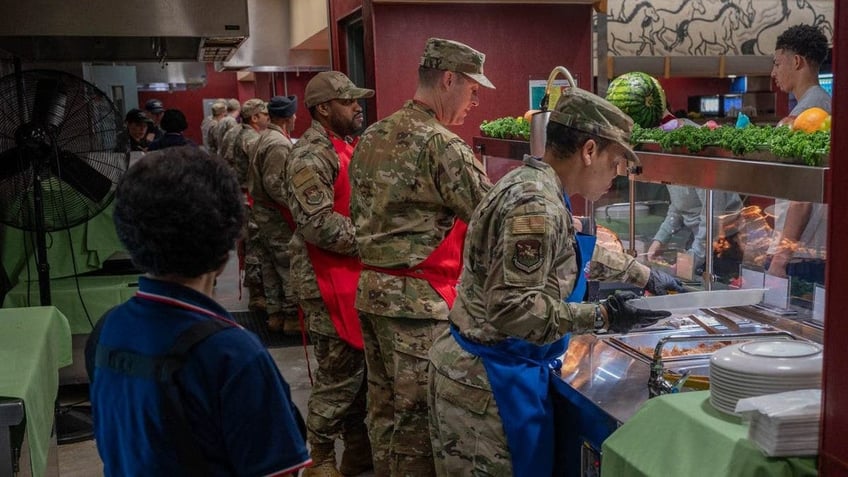 see the photos us troops celebrate thanksgiving across the world