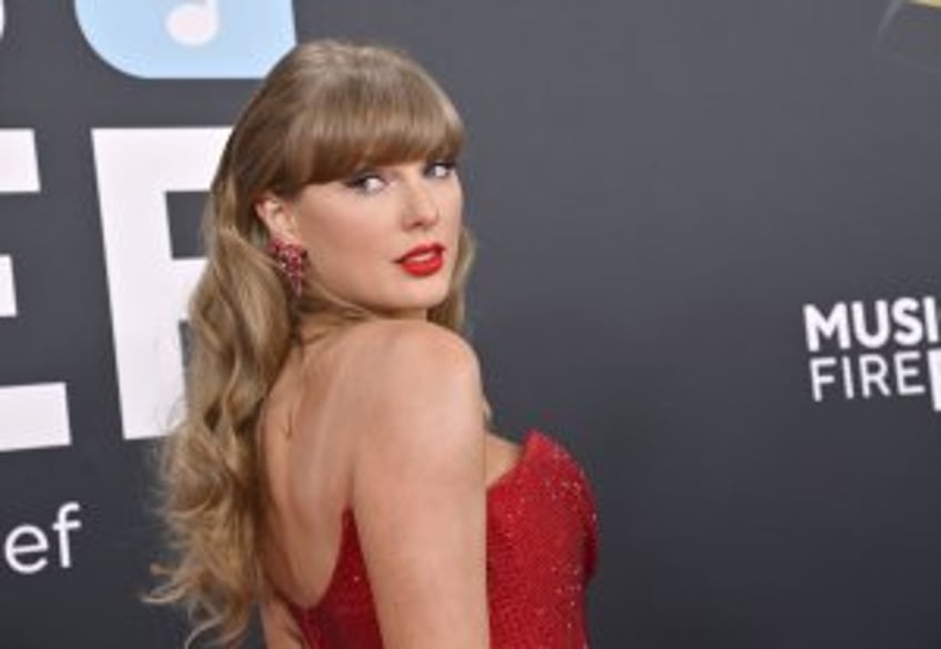 Selena Gomez, Brittany Mahomes celebrate Swift's music milestone