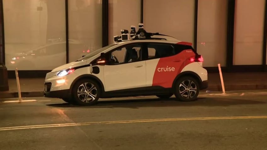 self driving vehicle runs over pins woman in san francisco operator claims human hit her first