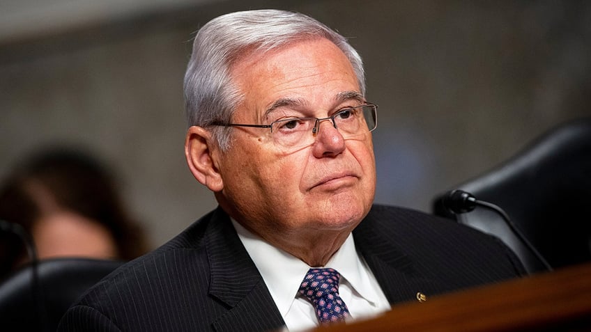 sen bob menendez set to appear in federal court for bribery case as lawmakers pressure him to resign