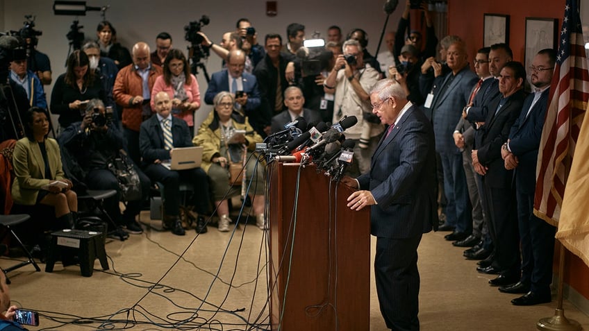 sen bob menendez set to appear in federal court for bribery case as lawmakers pressure him to resign
