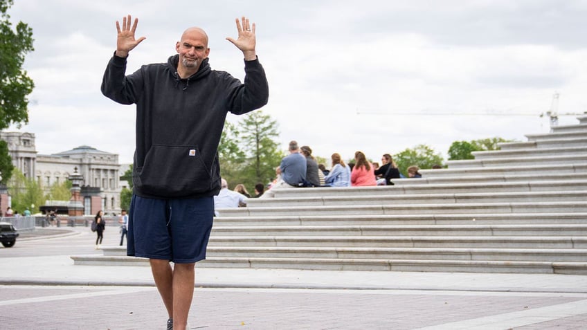 sen fetterman reflects on 6 week hospitalization for depression i dont even like me thats the truth