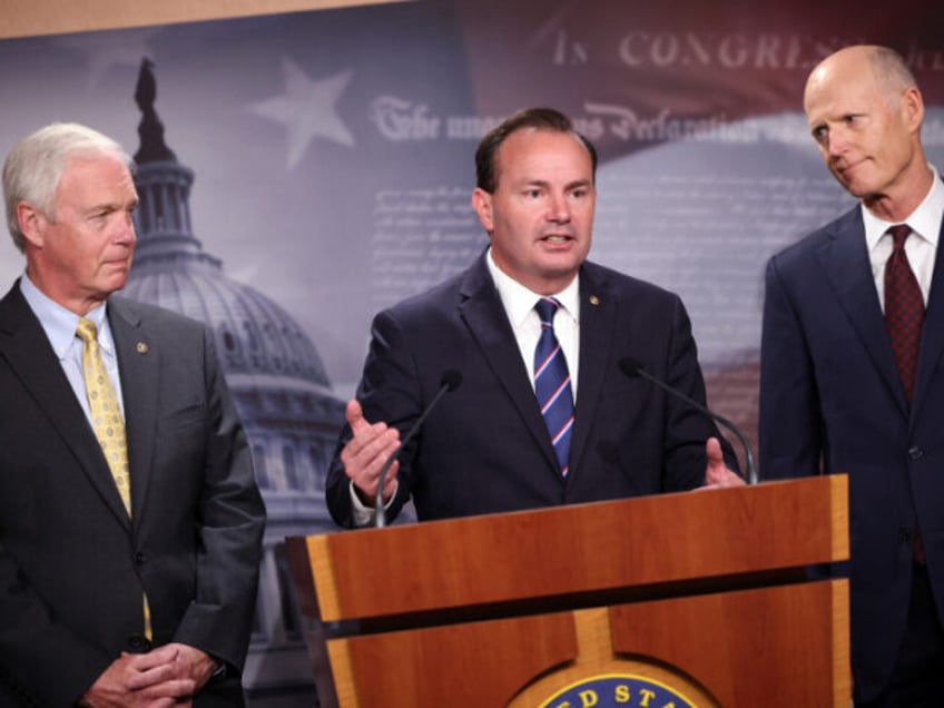 WASHINGTON, DC - AUGUST 04: (L-R) Sen. Ron Johnson (R-WI), Sen. Mike Lee (R-UT) and Sen. R