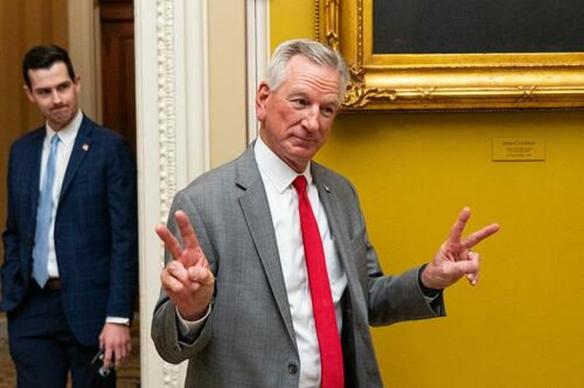 sen tuberville blasts zelensky for seeking to lure nato into a war ukraine is losing
