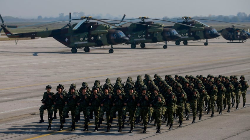 Serbian army soldiers