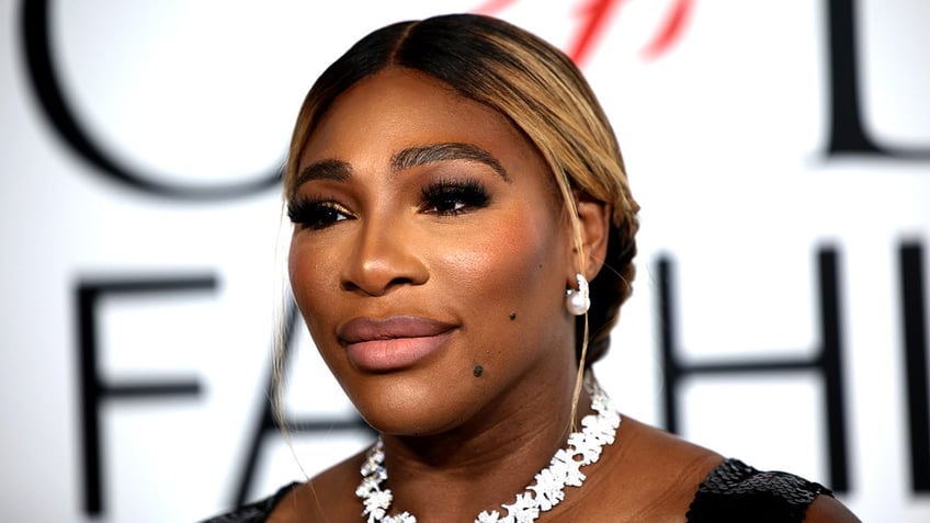 serena williams tries odd remedy to treat burn breast milk