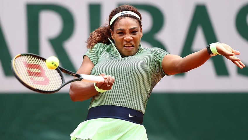 serena williams tries odd remedy to treat burn breast milk