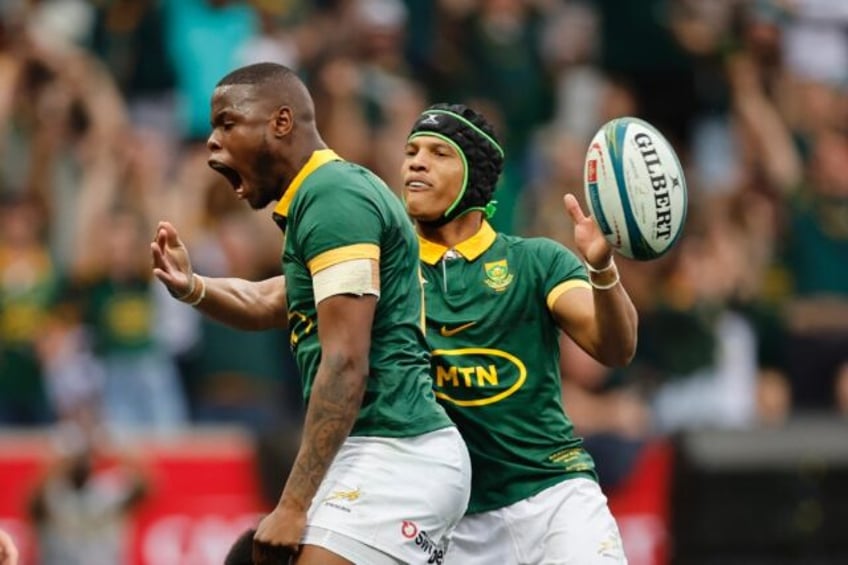 South Africa full-back Aphelele Fassi (L) celebrates after scoring against Argentina in Mb