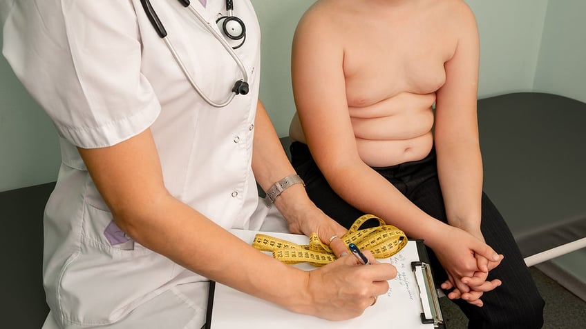 obese child at doctor's