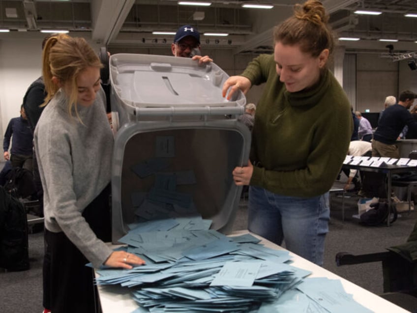 12 February 2023, Berlin: Election workers sift through the absentee voters' ballots in the City Cube after the repeated election. The election for the 19th Berlin House of Representatives on September 26, 2021, which was subsequently declared invalid by Berlin's Constitutional Court, was repeated on Sunday. Photo: Paul Zinken/dpa (Photo …