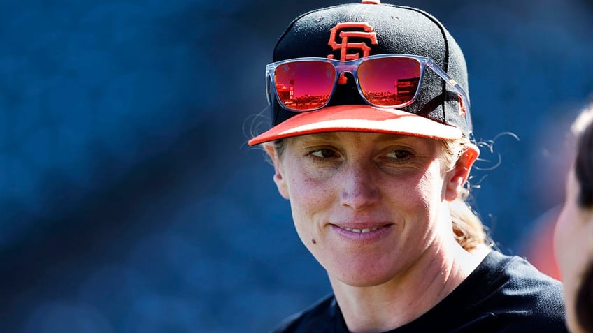 sf giants alyssa nakken interviews for managerial job