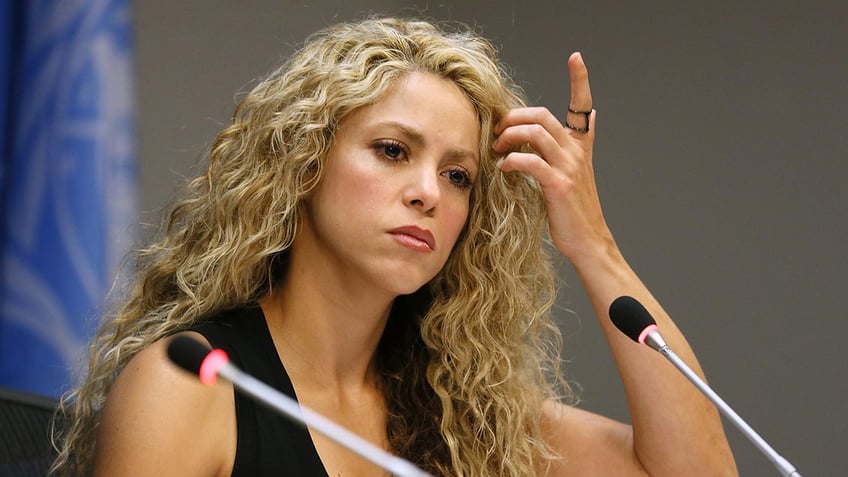 shakira charged with tax evasion for 2nd time owes spanish government 71m in taxes prosecutors