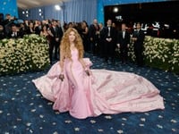 Shakira performs ‘Hips Don’t Lie’ on ‘Tonight’ to mark song’s 20th anniversary