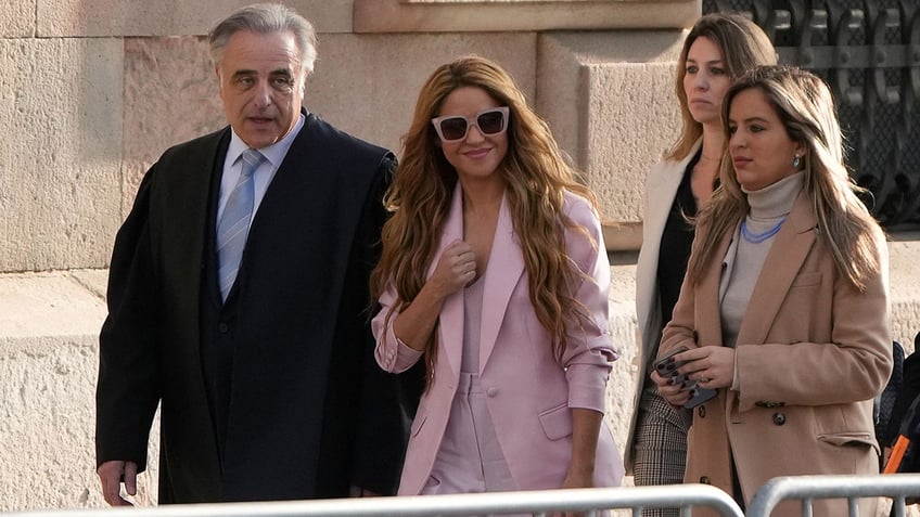 Shakira arrives at court