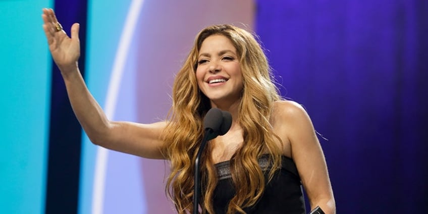 shakira set to receive video vanguard award at 2023 mtv video music awards