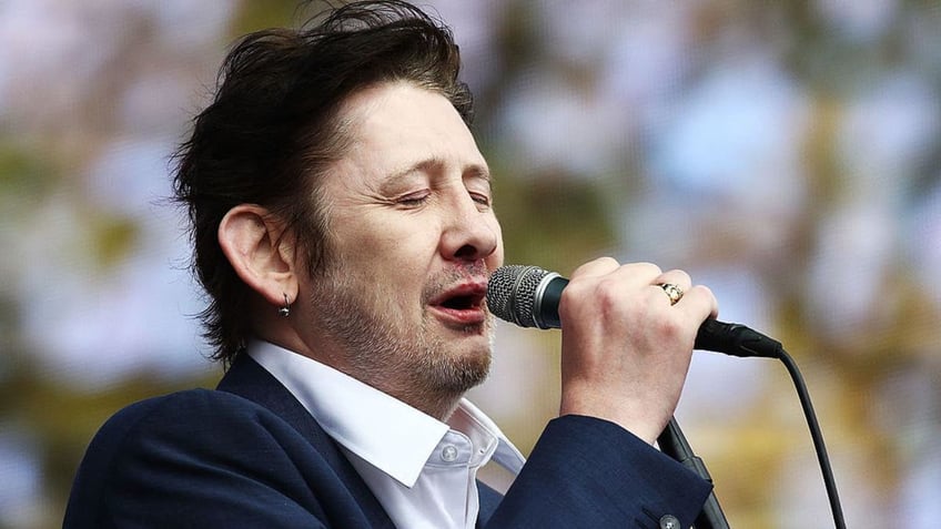 shane macgowan the pogues frontman and fairytale of new york singer dead at 65