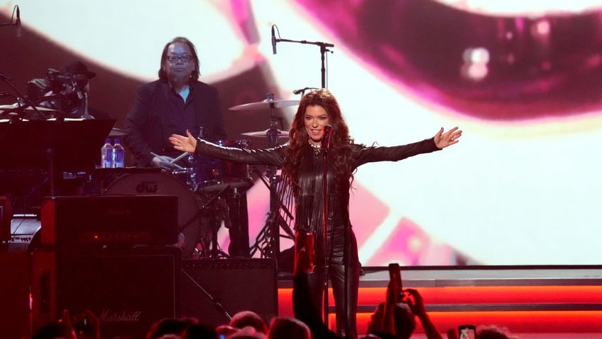 Shania Twain onstage