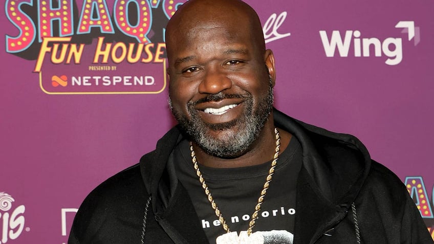 Shaq hosts Super Bowl party