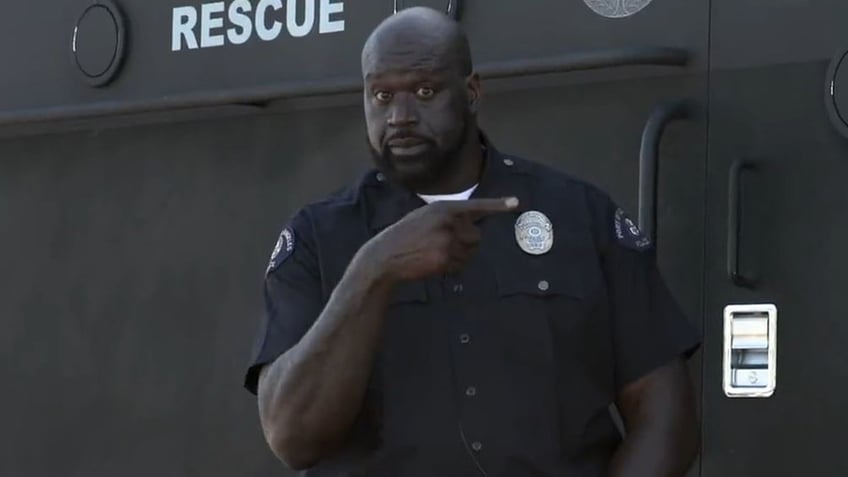 shaq hilariously helps los angeles port police arrest suspect in recruitment video