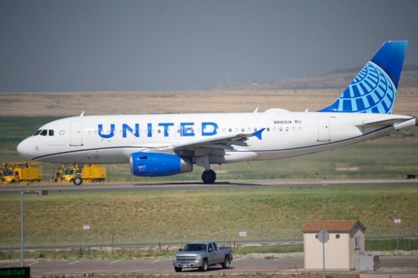 shares of united airlines plunge on sour outlook for 4q profit because of rising fuel prices