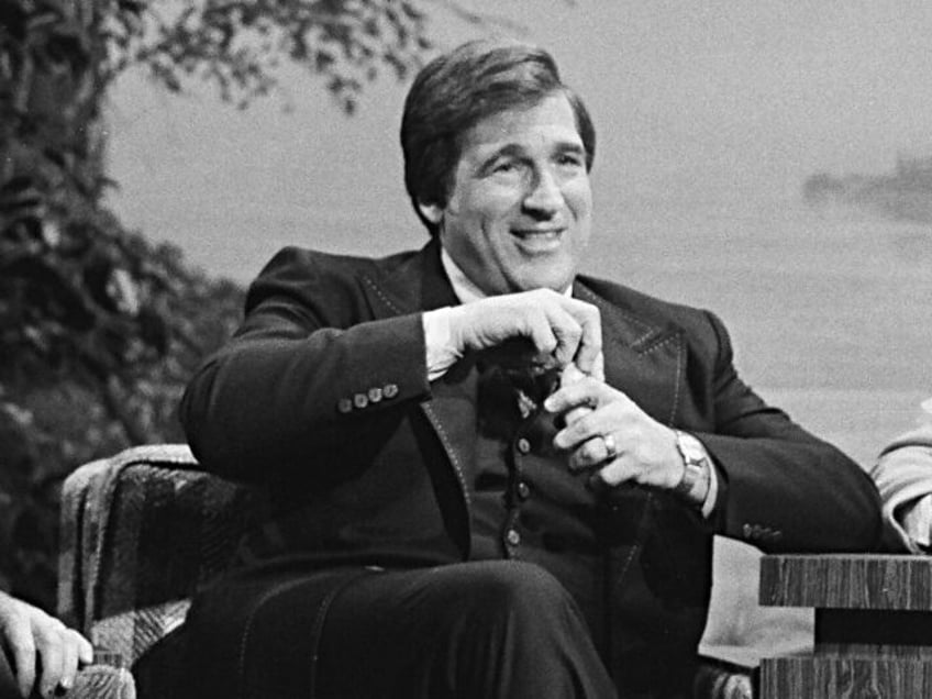 THE TONIGHT SHOW STARRING JOHNNY CARSON -- Pictured: (l-t) Comedian Shecky Greene during an interview with host Johnny Carson on May 11, 1977 -- (Photo by: Frank Carroll/NBCU Photo Bank/NBCUniversal via Getty Images via Getty Images)