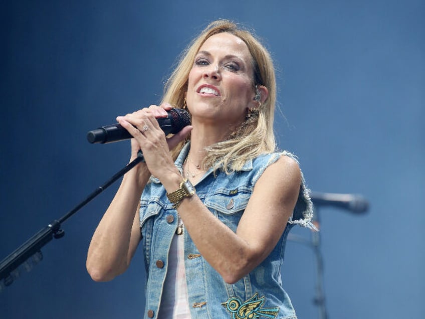 sheryl crow rages at jason aldean over his song try that in a small town