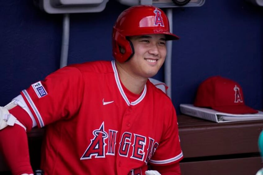 shohei ohtani baseballs 2 way star becomes first 2 time unanimous mvp