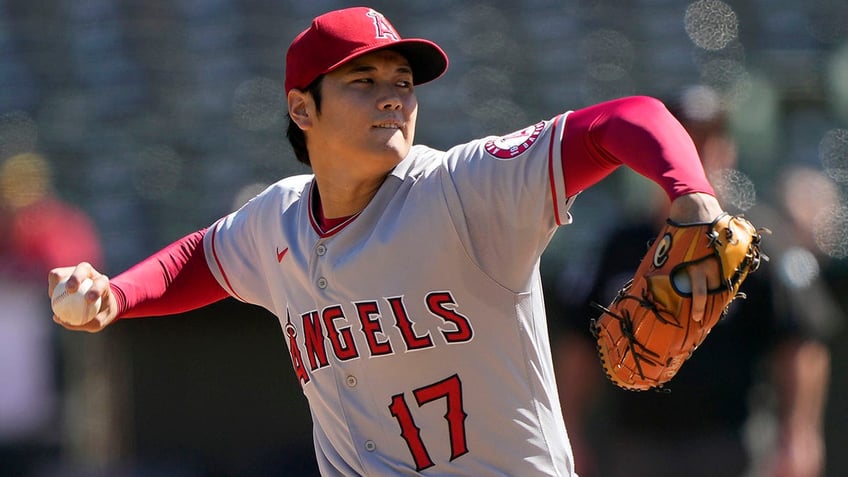 shohei ohtani free agency frenzy sets internet ablaze with viral plane speculation