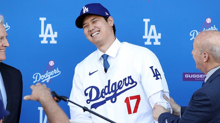 shohei ohtani gifts porsche to wife of dodgers teammate joe kelly after he gives up jersey number