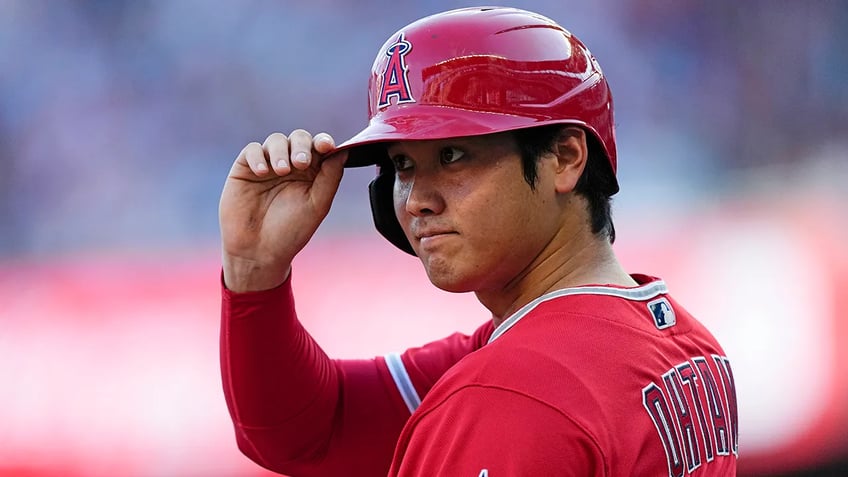 shohei ohtani watches as braves outfielder michael harris ii makes incredible catch to stop home run