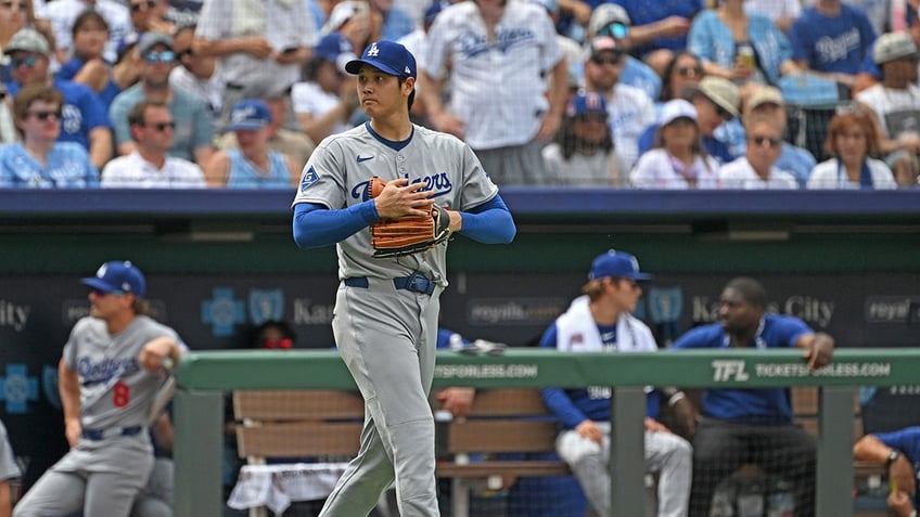Shohei Ohtani walks to the pitching mound