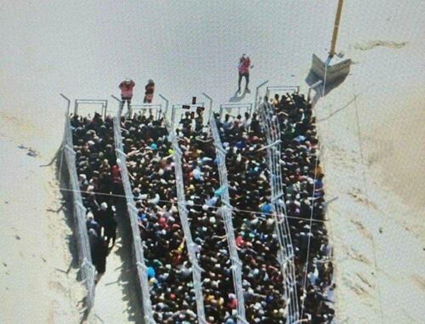 shots fired american contractors flee as starving palestinians overrun aid distribution site