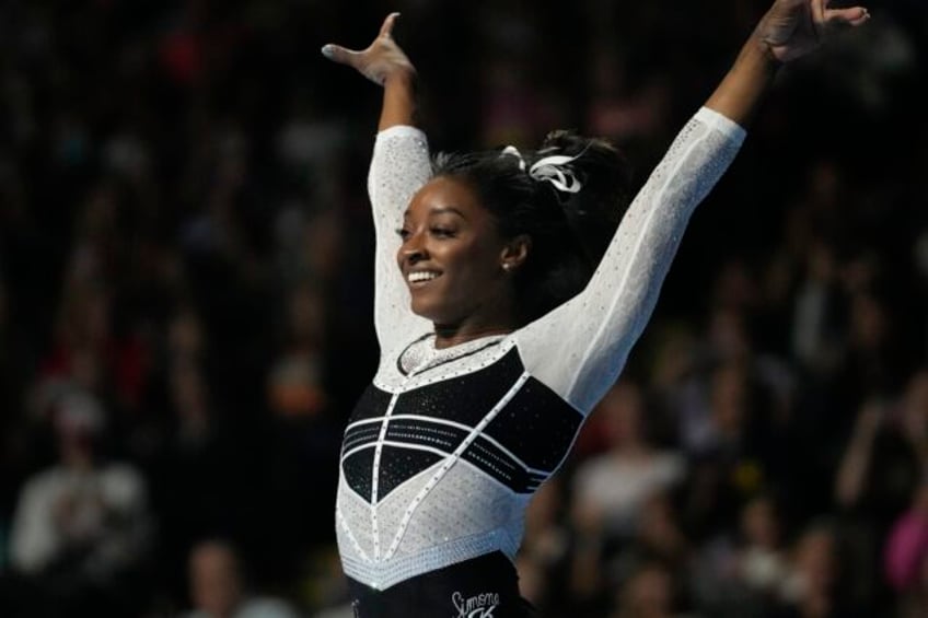 simone biles dazzles in her return from a 2 year layoff to dominate the us classic