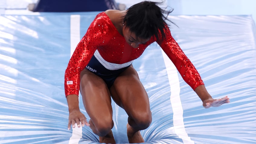 simone biles recalls fearing the worst after suffering twisties in 2020 olympics america hates me