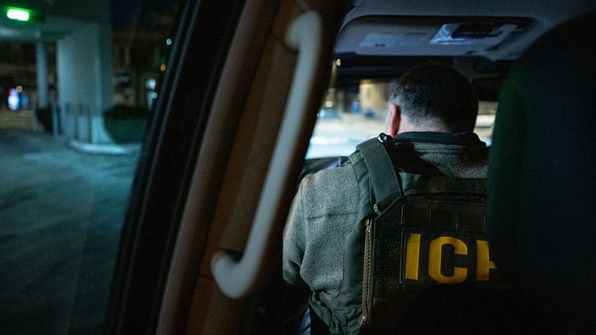 ICE agent in Chicago