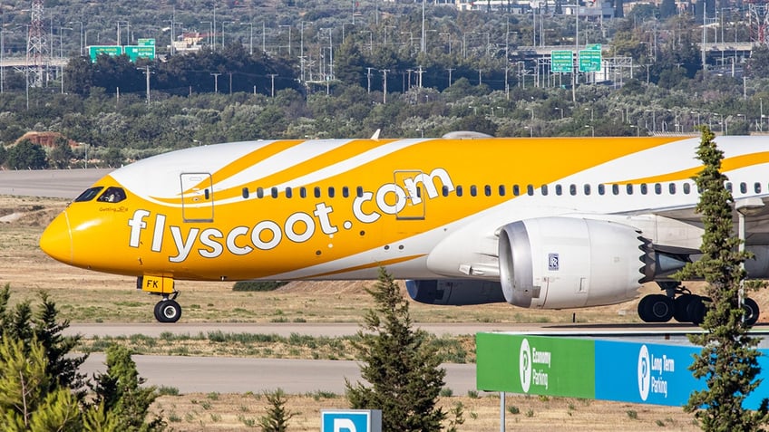 Scoot plane