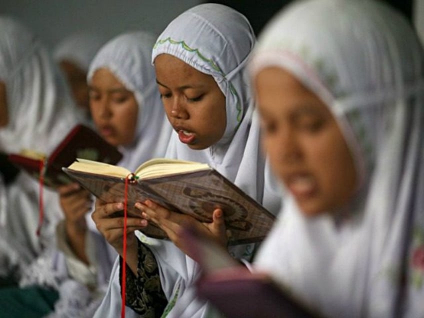 singapore to require registration of islamic teachers