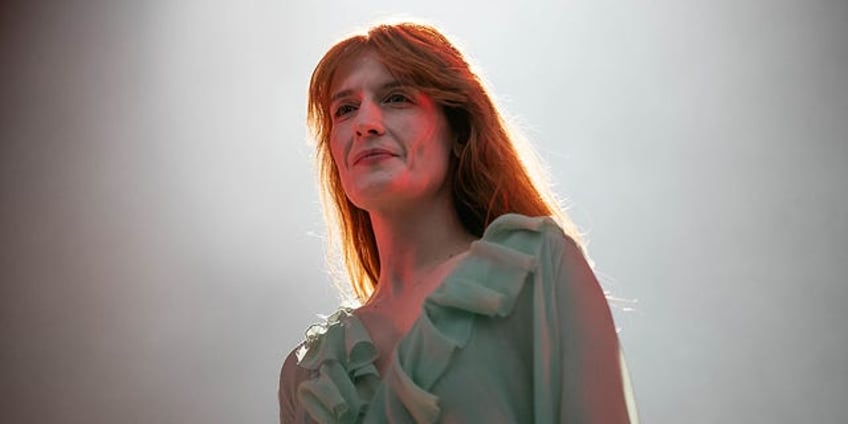 singer florence welch cancels concert for emergency life saving surgery