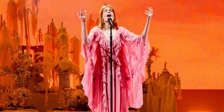 singer florence welch cancels concert for emergency life saving surgery