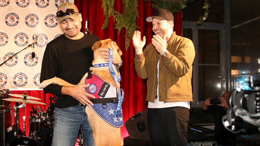 gavin degraw, veteran and dog