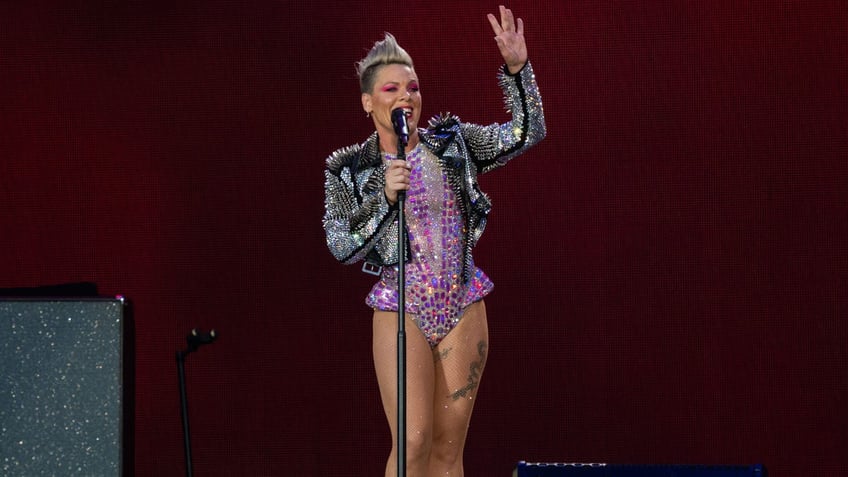 singer pink kicks out man condemning circumcision at her concert get that s out