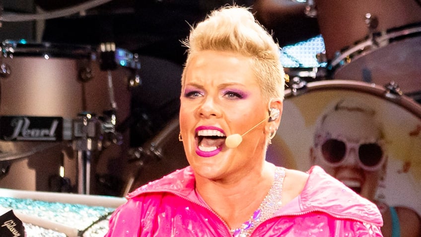 singer pink kicks out man condemning circumcision at her concert get that s out