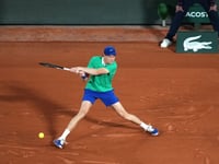 Sinner kicks off French Open campaign with straight-sets win