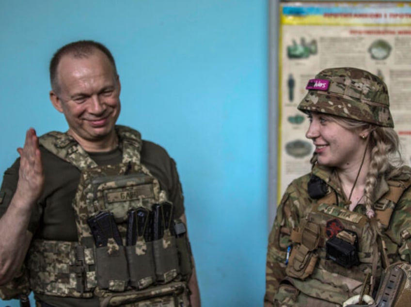 DONETSK OBLAST, UKRAINE - JULY 2: Oleksandr Syrskyi (L), the commander of the Ukrainian Gr