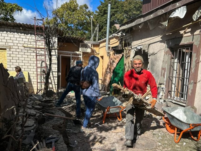 six killed as russian forces continue heavy bombardment of ukraine