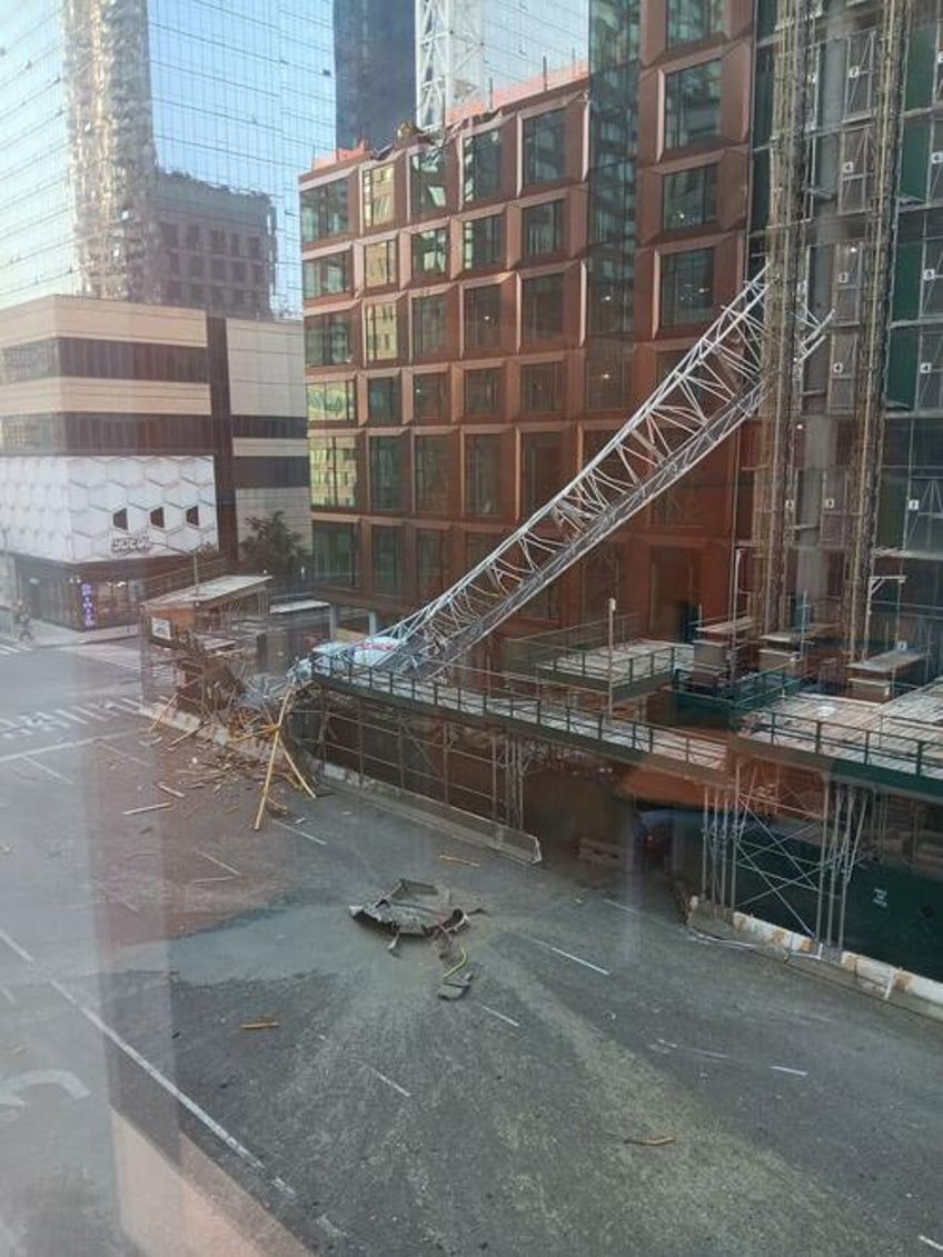 skyscraper crane in manhattan bursts into flames collapses onto street