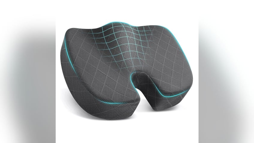 Make the car seat more comfortable with a seat pad. 