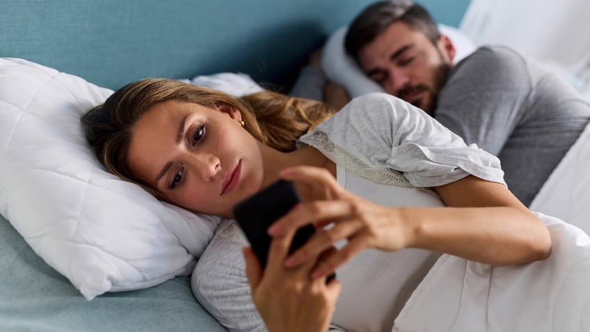 sleep problems worsen during the winter us adults say in new survey