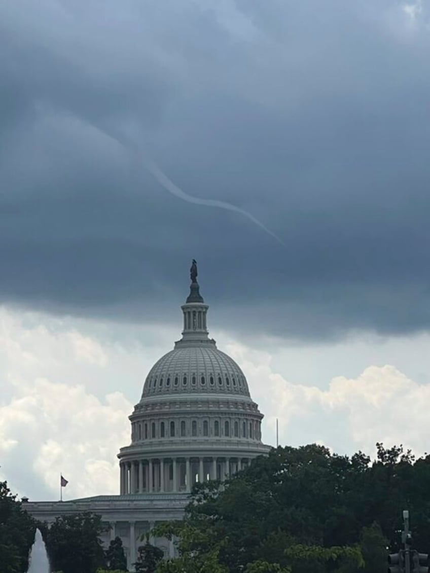 small funnel cloud over us capitol turns into viral photo